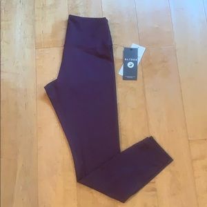 Active leggings plum color